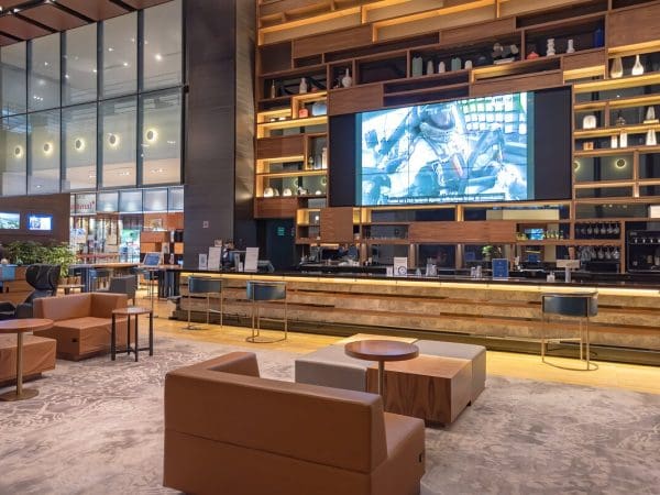 hotel lobby bar
