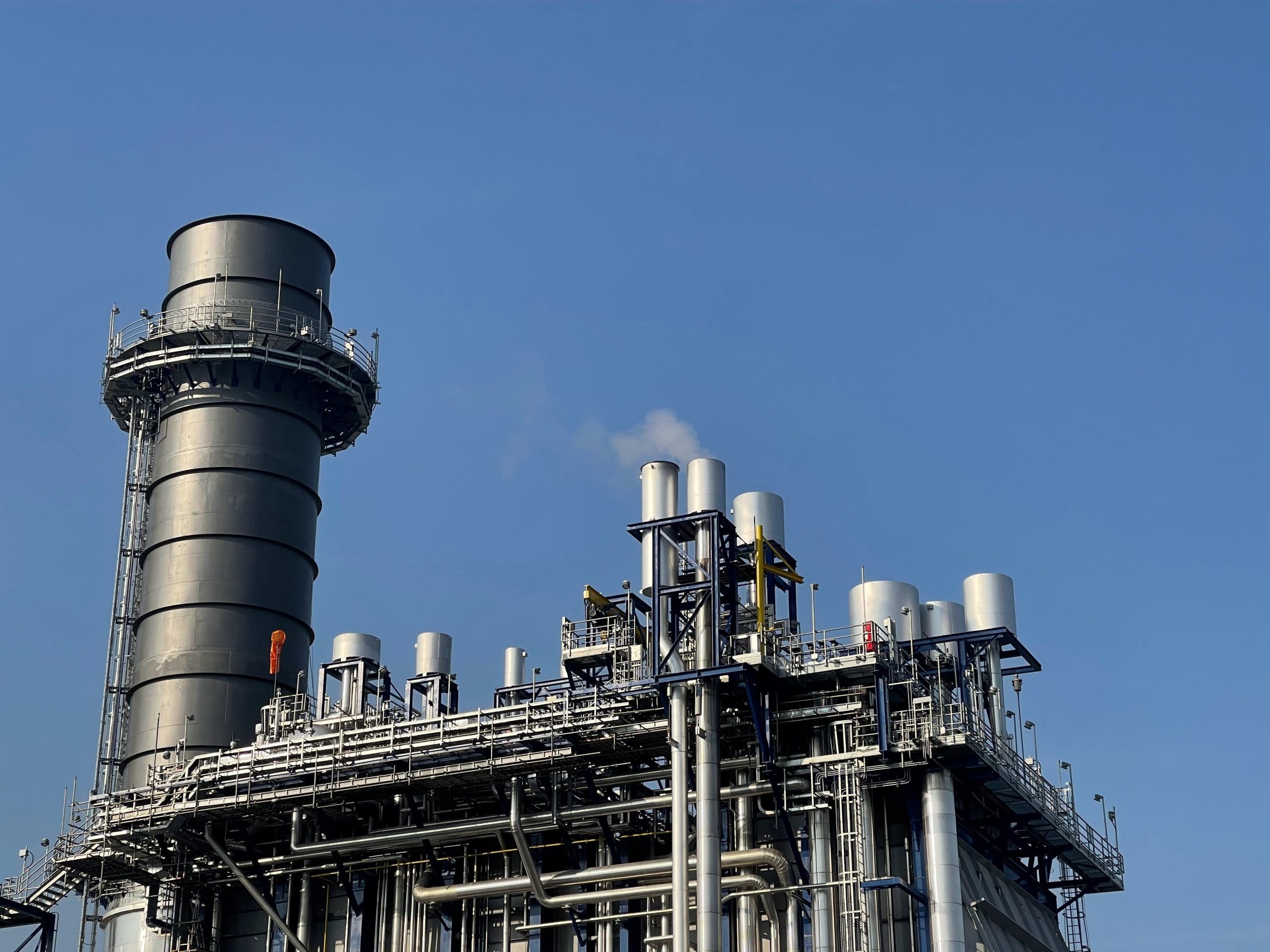 Управление нпз. НПЗ Барабинский. Индия НПЗ. Нефтеперерабатывающий завод. Ректификационная колонна НПЗ.